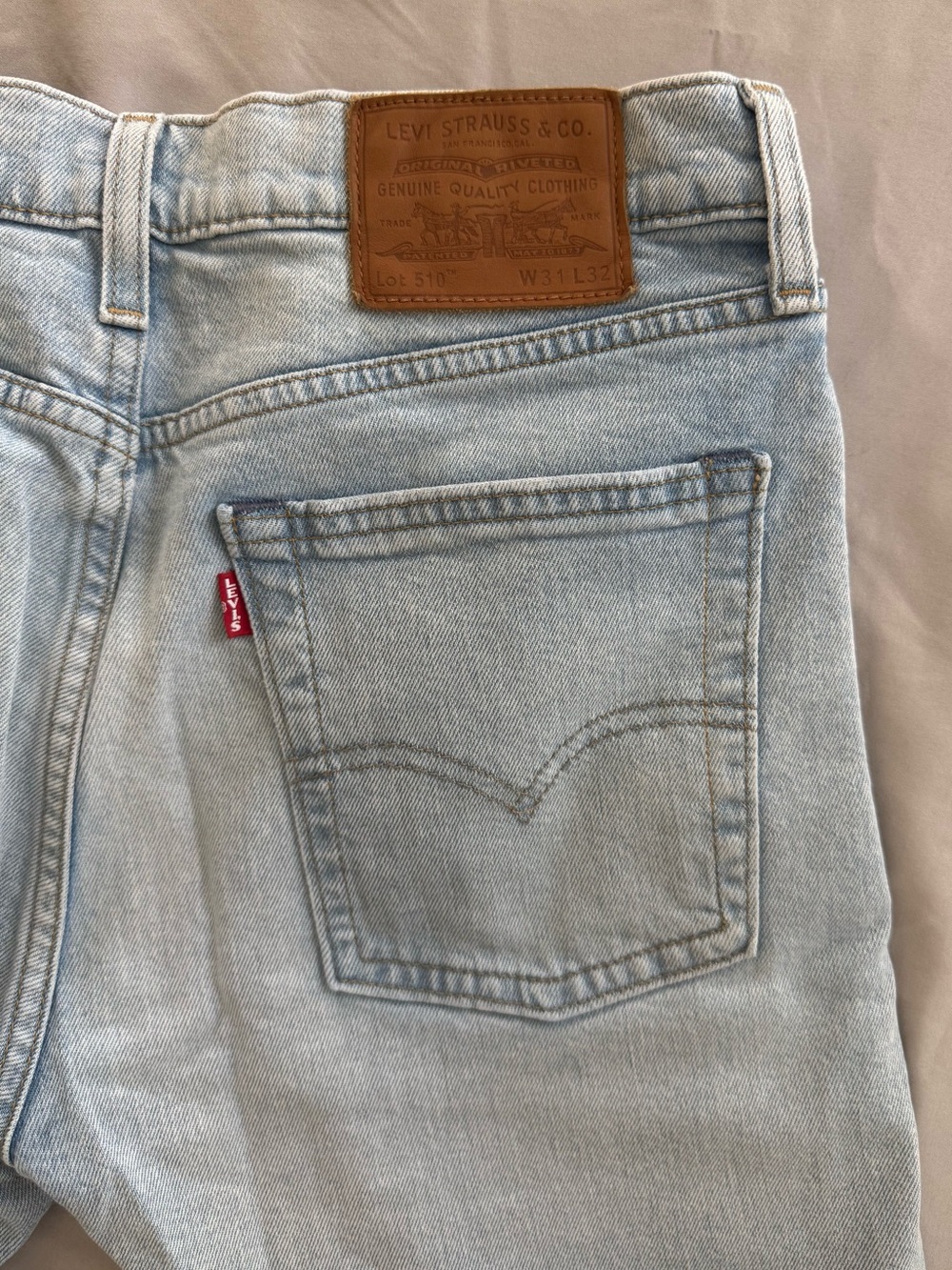 Levi's Women’s Light Blue Straight Jeans - Classic Back Pocket
